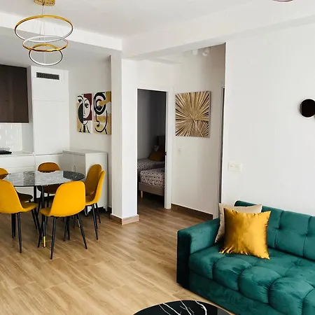 Modern Center Apartment *